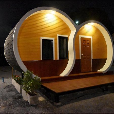 Tiny Hut Resort Bangkok Esterno foto