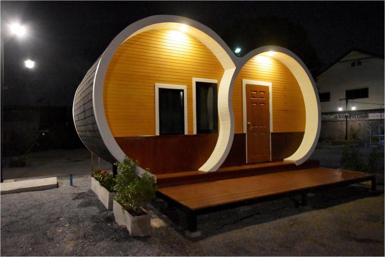Tiny Hut Resort Bangkok Esterno foto