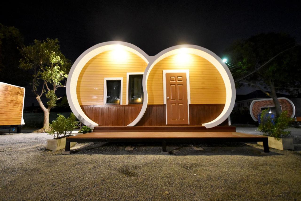 Tiny Hut Resort Bangkok Esterno foto